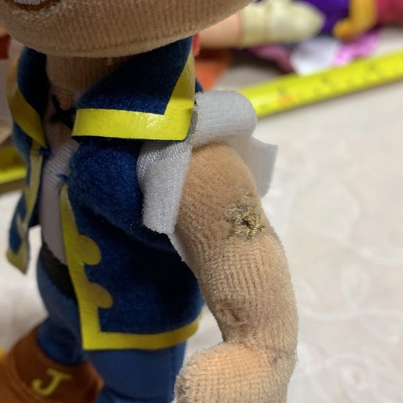 Bundle of 4 Pirate themed plush Jake, Princes, Parrot & Captain Hook Disney - Picture 8 of 9